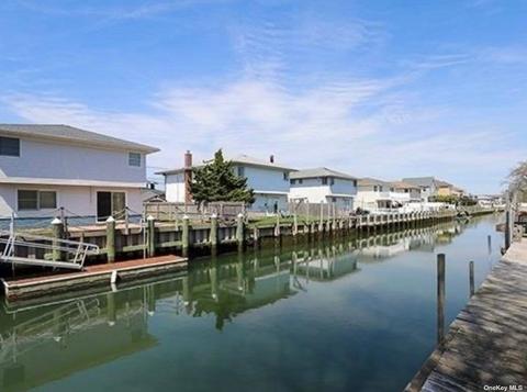 516 Nassau Ave, Freeport, NY 11520