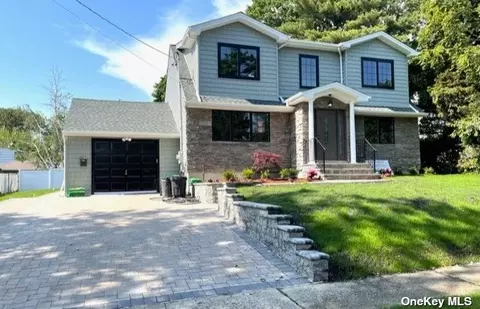 126 Garden Dr, Albertson, NY 11507