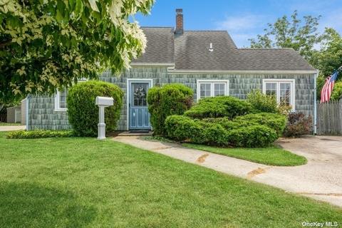 66 Haven Ln, Levittown, NY 11756