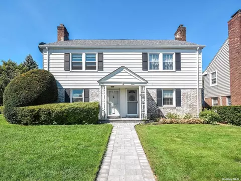 3 Bayview Ct, Manhasset, NY 11030
