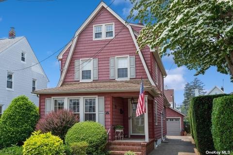 15 Holly Ave, Mineola, NY 11501