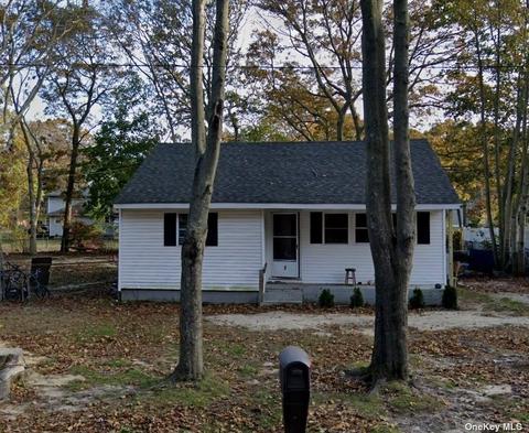 2 Pennwood Dr, Mastic Beach, NY 11951