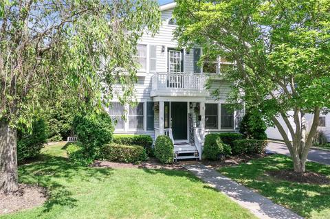 51 Station Rd, Bellport, NY 11713