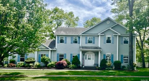 6 Grant Ave, Smithtown, NY 11787