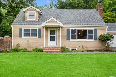 24 Acorn Ln, Stony Brook, NY 11790