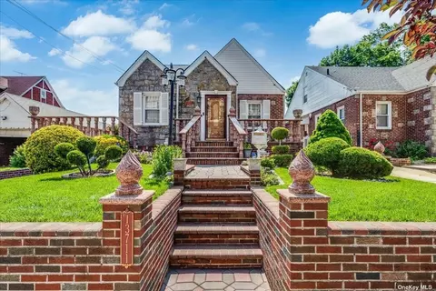 137-11 230th St, Laurelton, NY 11413