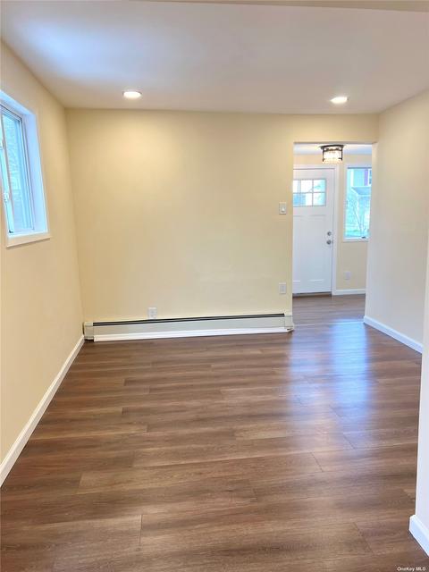 41 Bedford St, Wyandanch, NY 11798