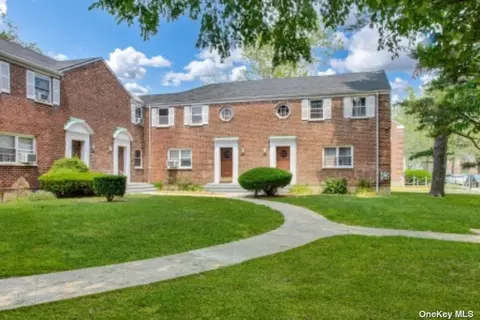 131-54 234th St #UPPER, Rosedale, NY 11422