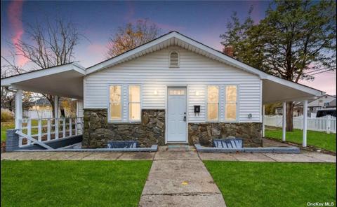 36 Clinton, Deer Park, NY 11729