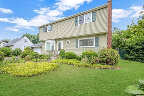 1 Laurie Blvd, Centereach, NY 11720