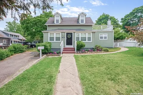 726 Foxhurst Rd, Baldwin, NY 11510