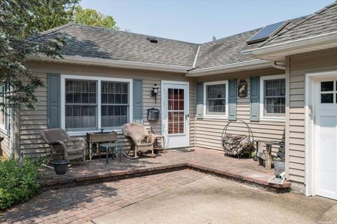 637 Seaford Ave, Massapequa, NY 11758