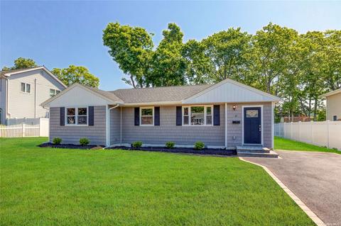 47 Meroke Ln, East Islip, NY 11730