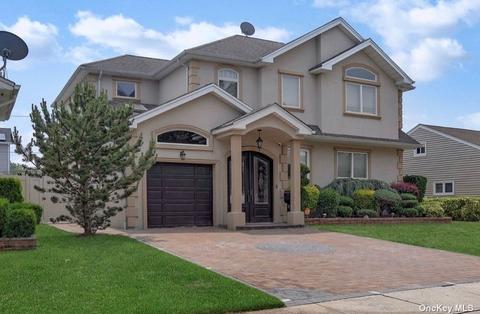 87 Lotus Oval N, Valley Stream, NY 11581