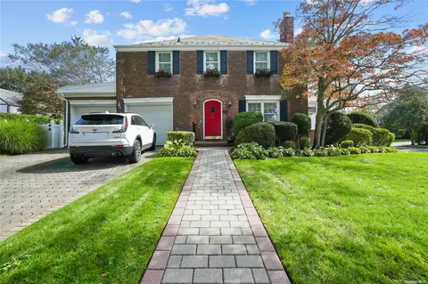 18 Hanson Pl, Malverne, NY 11565