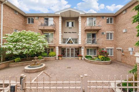 62-48 Mount Olivet Cres #2D, Middle Village, NY 11379