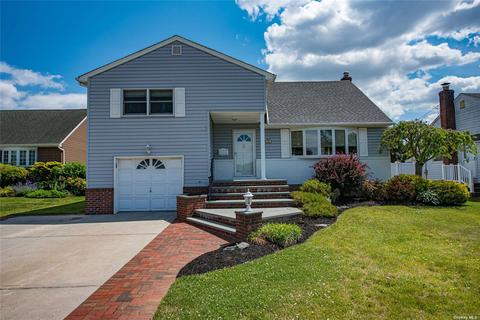302 N Hickory St, Massapequa, NY 11758