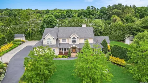 37 Lawrence Dr, Nesconset, NY 11767