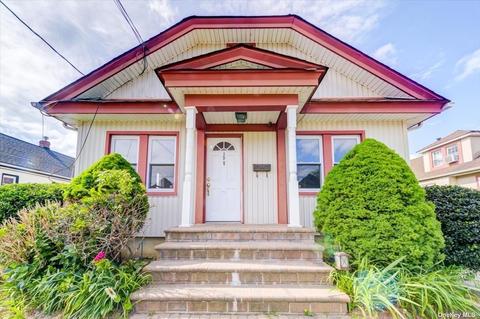 98 E Dean St, Freeport, NY 11520