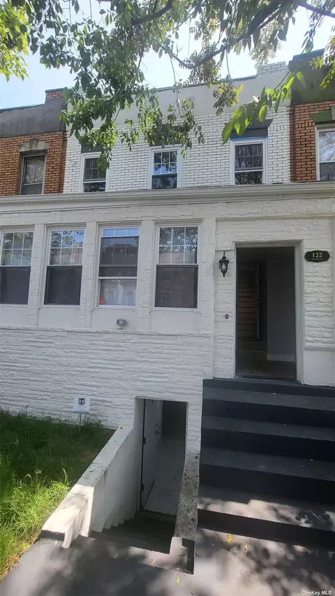 122 Dumont Ave, Brooklyn, NY 11212