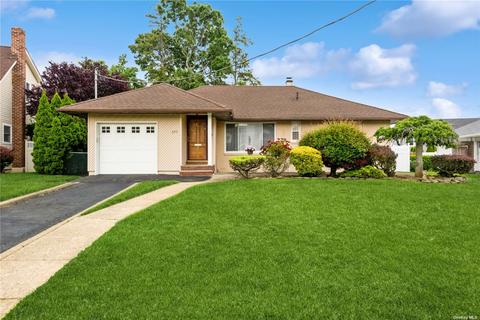 577 Chelsea Rd, Oceanside, NY 11572