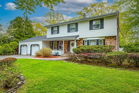 3 Penguin Ln, Commack, NY 11725