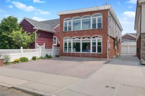 194 Beach 132nd St, Belle Harbor, NY 11694