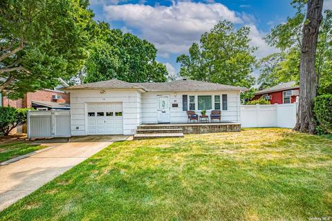 30 Orchard St, Farmingdale, NY 11735