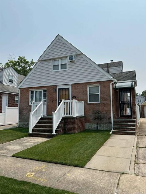 199-30 48 Ave, Fresh Meadows, NY 11365
