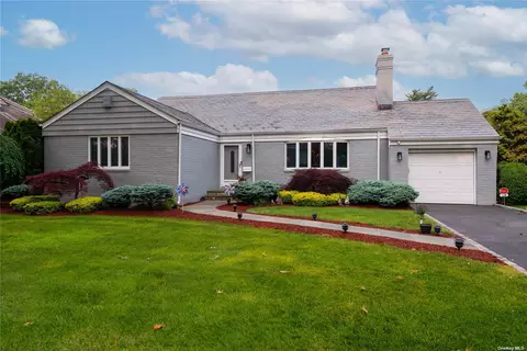 138 Washington Ave, Garden City, NY 11530