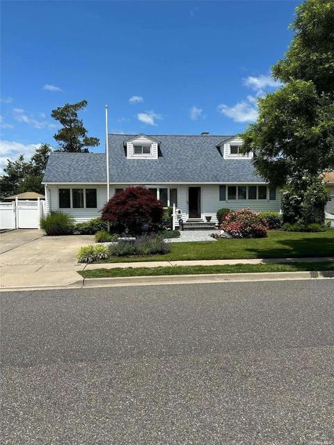 20 Primrose Ave, Hicksville, NY 11801