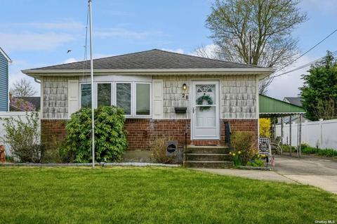 28 Michel Ave, Farmingdale, NY 11735