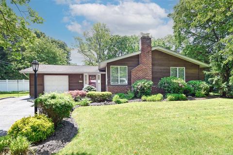 19 Leroy St, Dix Hills, NY 11746