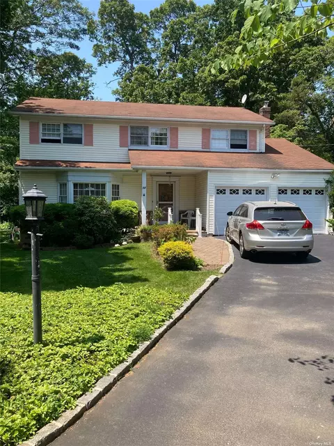 52 Liso Dr, Mount Sinai, NY 11766