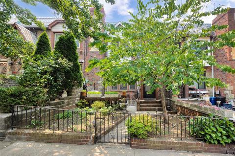 53-40 64th St, Maspeth, NY 11378