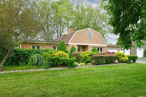 20 White Pine Way, Medford, NY 11763
