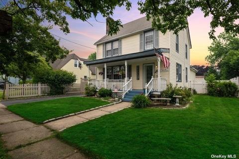 95 East St, Hicksville, NY 11801