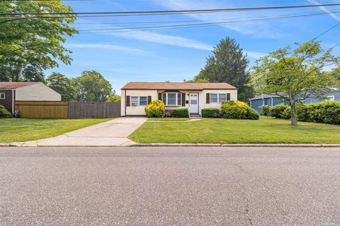 6 20th Ave, Bay Shore, NY 11706 | 18 Photos - Movoto