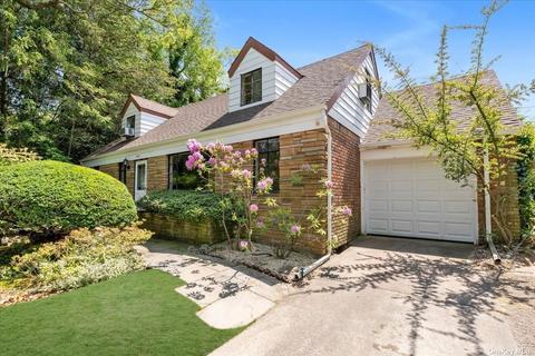 1007 Chestnut St, Valley Stream, NY 11580