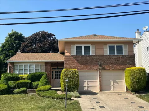 1909 Julian Ln, Merrick, NY 11566