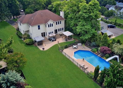 422 Meadow Rd, Kings Park, NY 11754