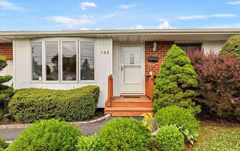102 W 14th St, Deer Park, NY 11729