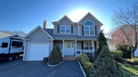 44 W Adams St, East Islip, NY 11730