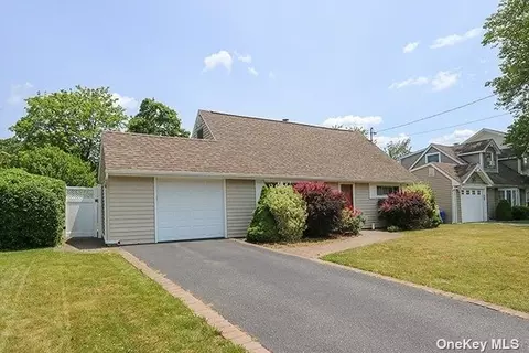 5 Fieldstone Dr, Syosset, NY 11791