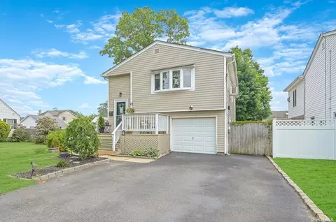 44 Lexington Ave, West Babylon, NY 11704