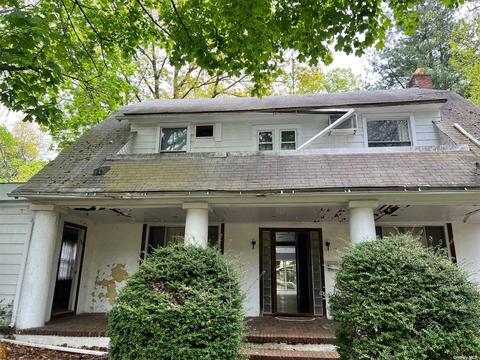 23 Gilchrest Rd, Great Neck, NY 11021