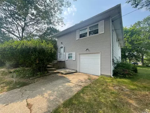 16 Squires Ave, Port Jefferson Station, NY 11776
