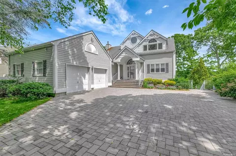 27 Riverside Ave, Mastic Beach, NY 11951