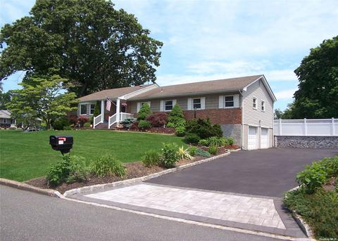 97 Walnut St, Lake Grove, NY 11755