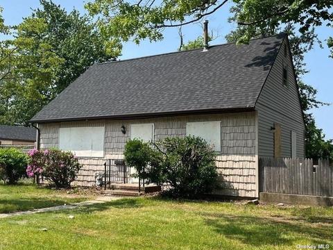 2 W 23rd St, Deer Park, NY 11729